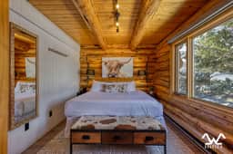 Stunning Riverfront Escape - Image 4
