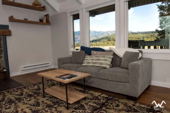 Centrally Located Condo - Image 1